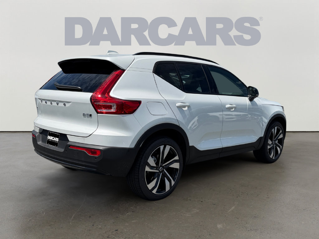 New 2026 Volvo XC40 B5 Plus w/ Climate Package AWD/4WD image 4