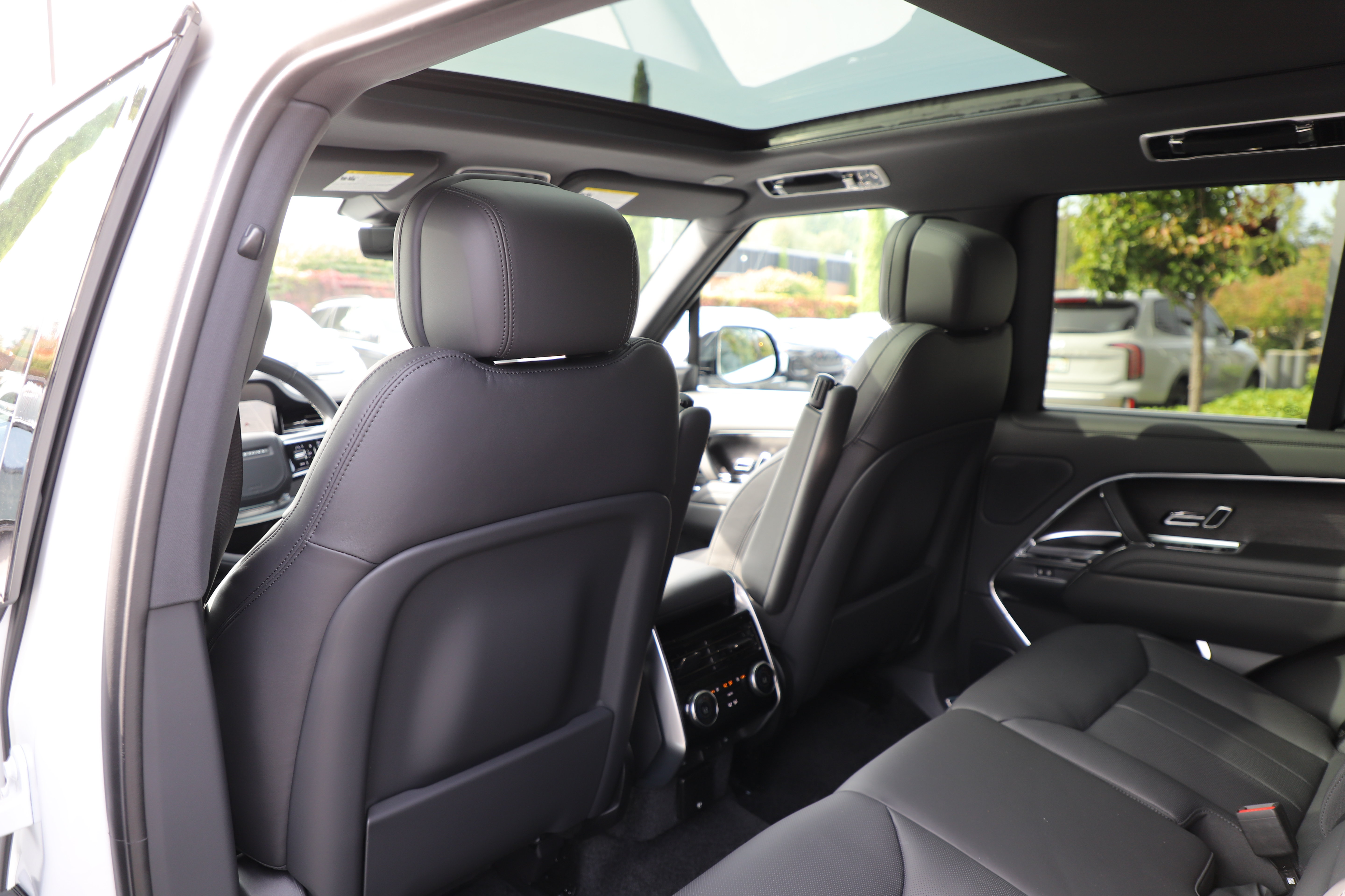 New 2026 Land Rover Range Rover SE AWD/4WD image 15
