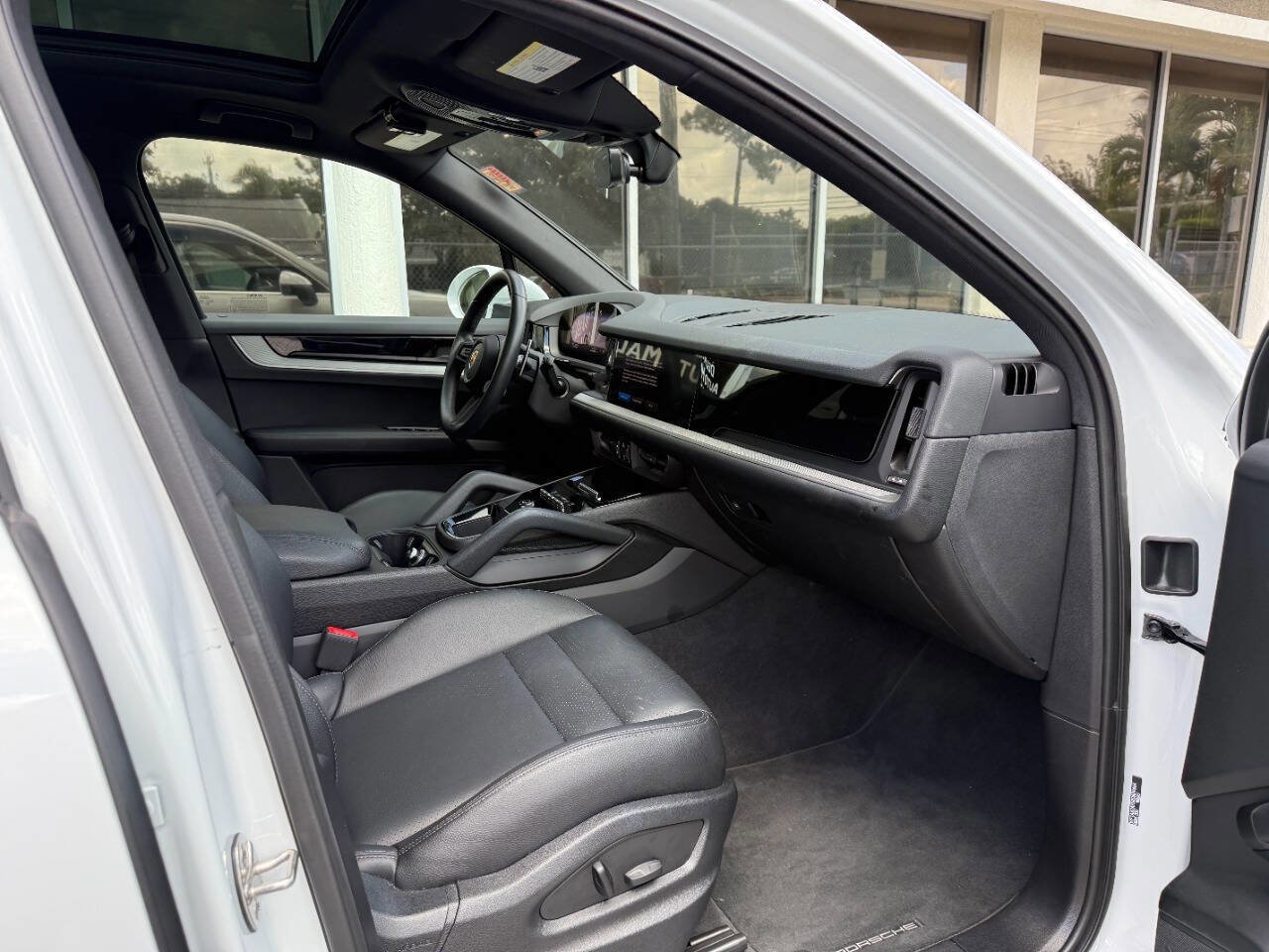 Used 2024 Porsche Cayenne image 13