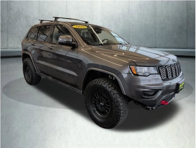 Used 2019 Jeep Grand Cherokee Altitude AWD/4WD image 9