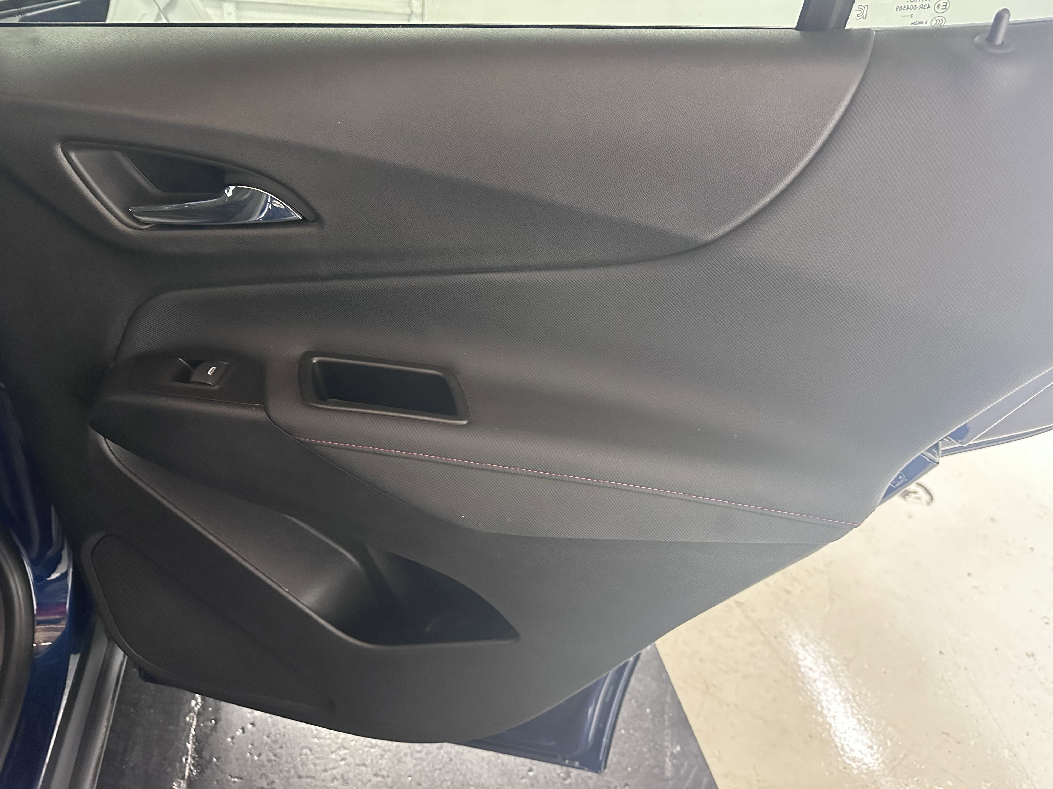 Used 2023 Chevrolet Equinox RS image 33