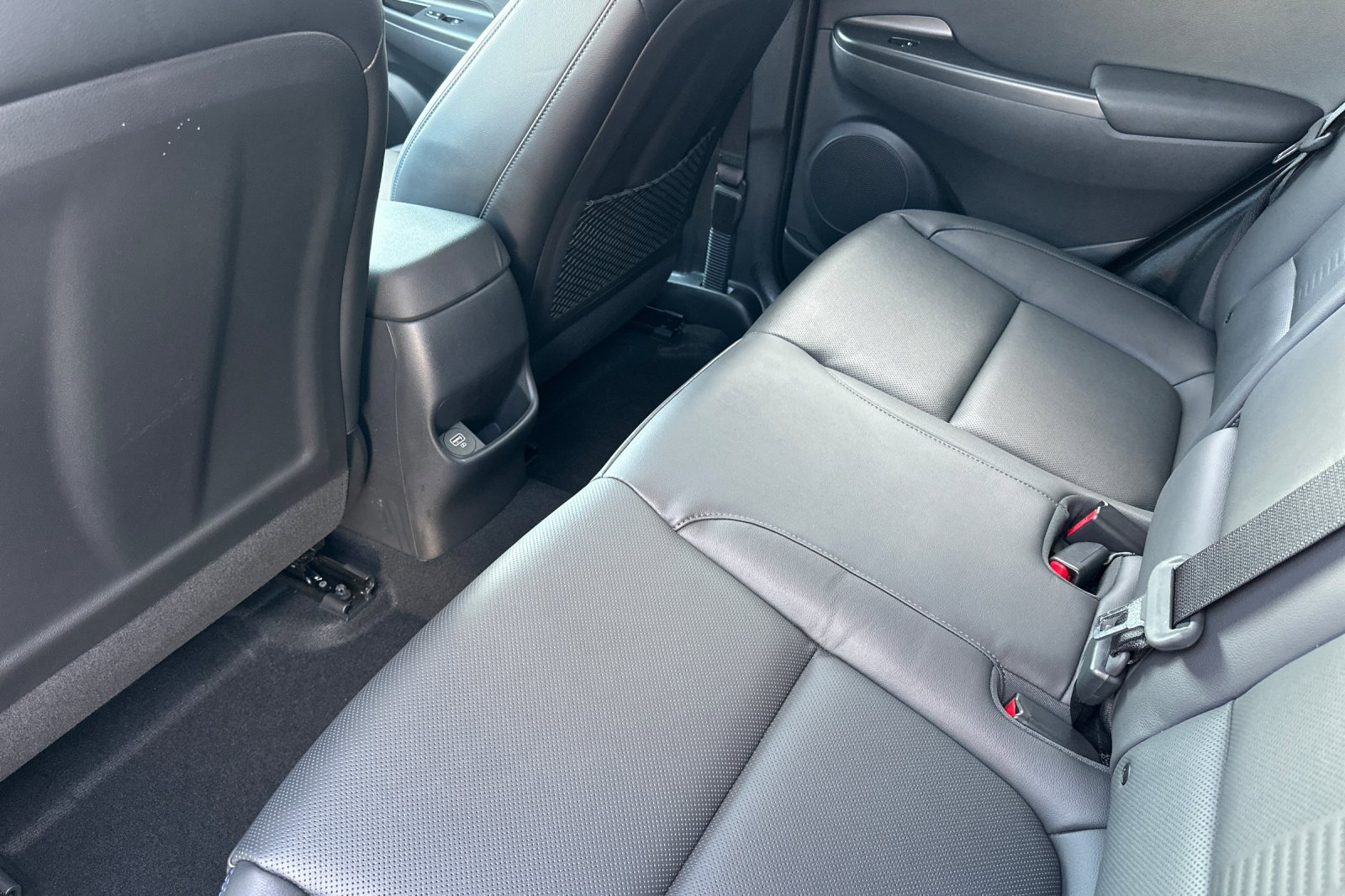 Used 2023 Hyundai Kona Limited w/ Cargo Package image 12