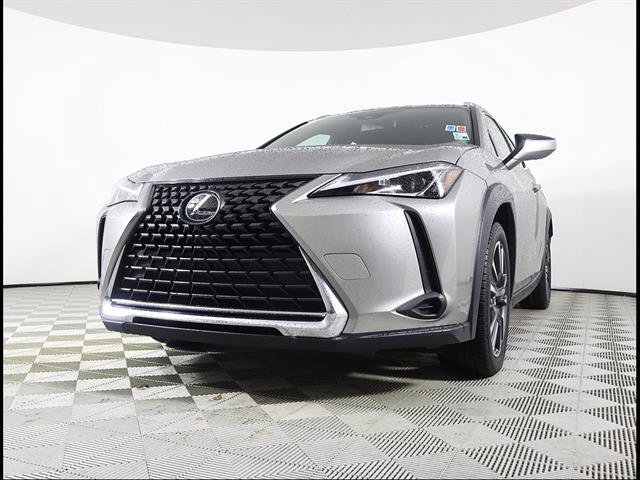 Certified 2022 Lexus UX 200 w/ Accessory Package (Z1) FWD image 3