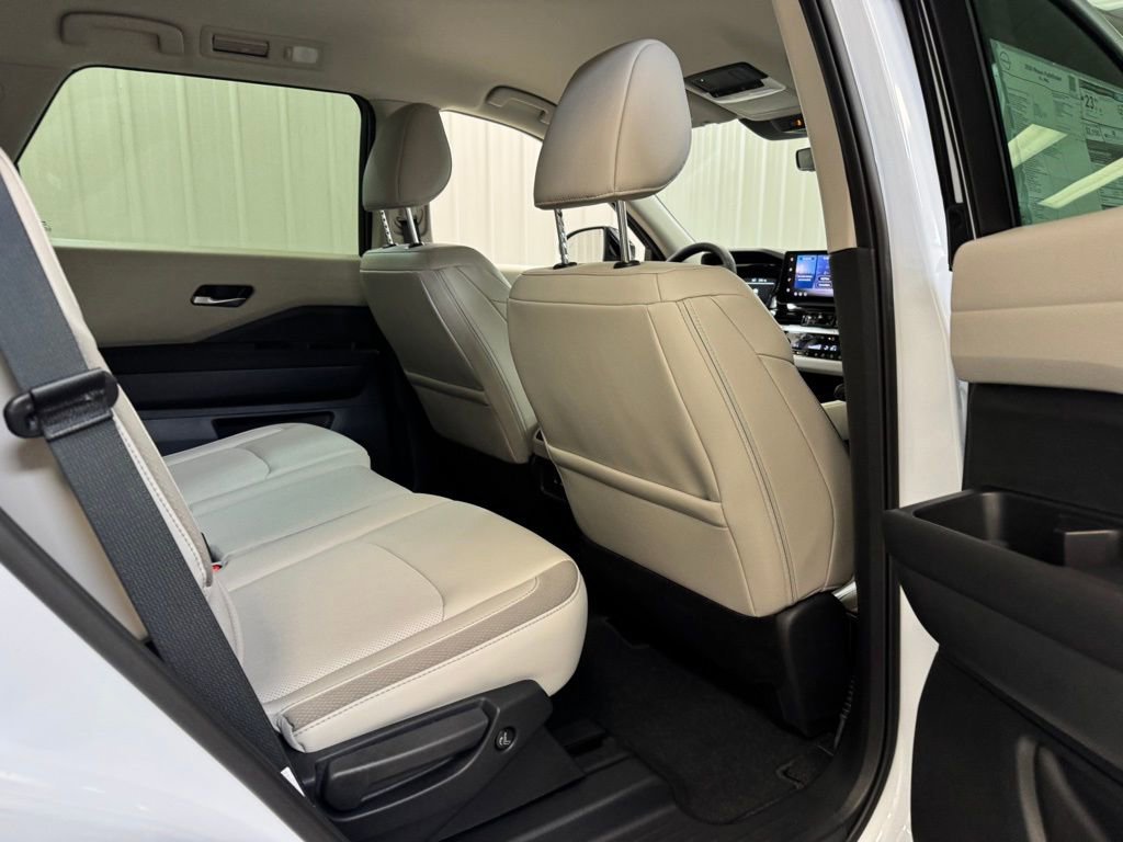 New 2026 Nissan Pathfinder SL image 24