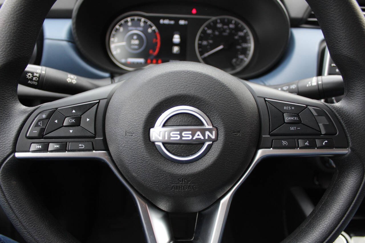 Used 2025 Nissan Versa SV FWD image 10