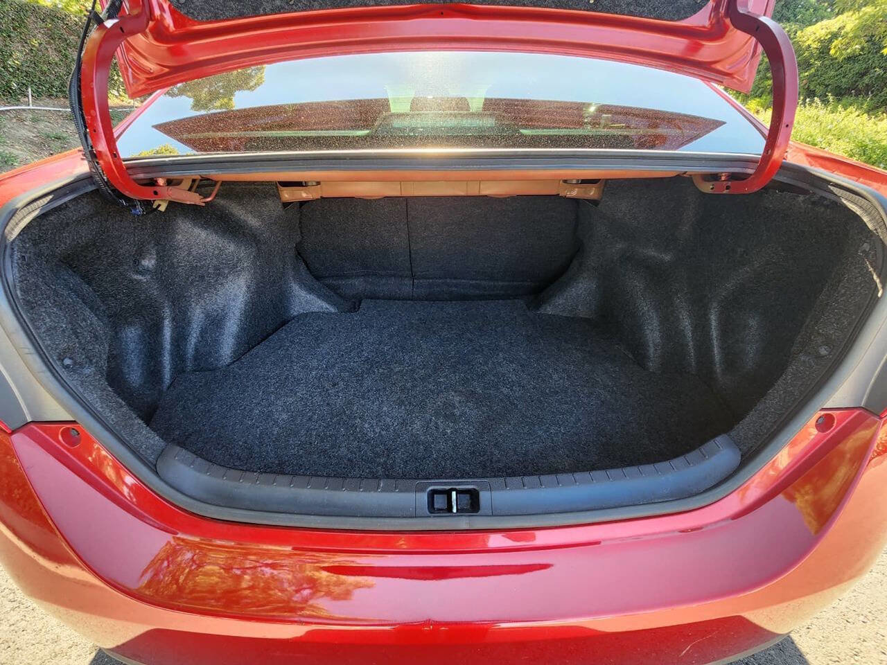 Used 2018 Toyota Corolla LE image 15