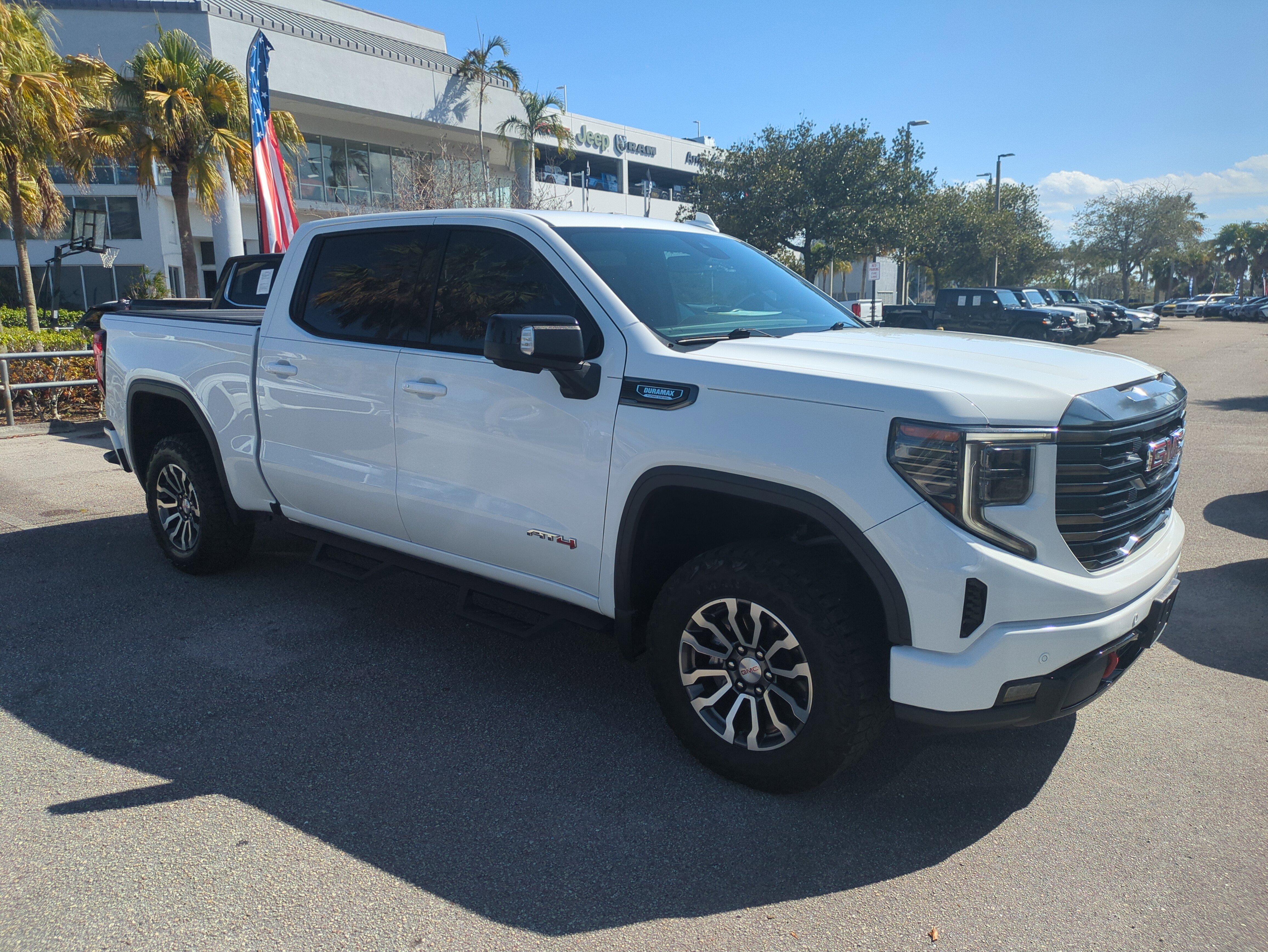 Used 2023 GMC Sierra 1500 AT4 image 2