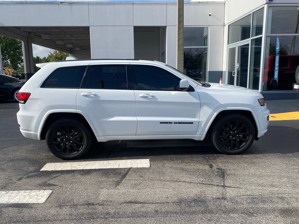 Used 2019 Jeep Grand Cherokee Altitude RWD image 11