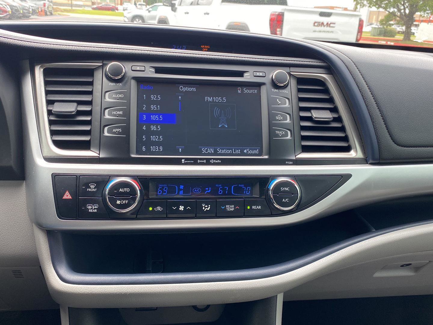 Used 2016 Toyota Highlander Plus FWD image 24