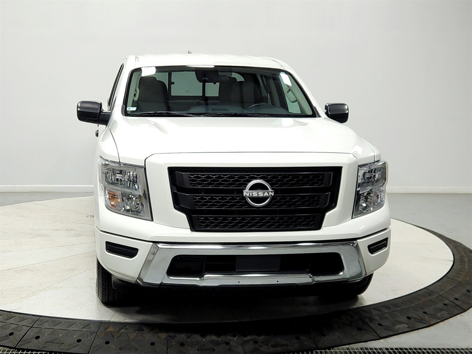 Used 2023 Nissan Titan SV w/ Accessory Utility Package image 2