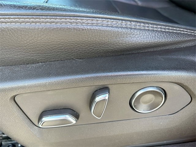 Used 2021 GMC Yukon Denali w/ Denali Premium Package image 16