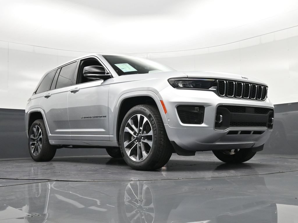 Used 2023 Jeep Grand Cherokee Overland w/ Luxury Tech Group IV RWD image 26