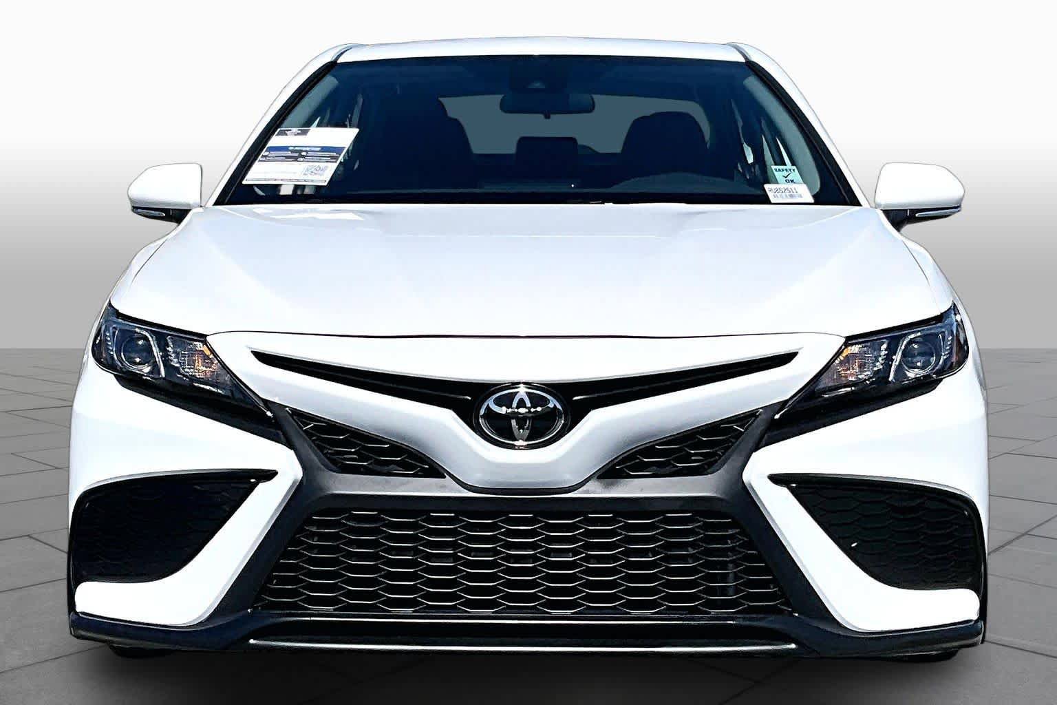 Used 2024 Toyota Camry SE FWD image 3