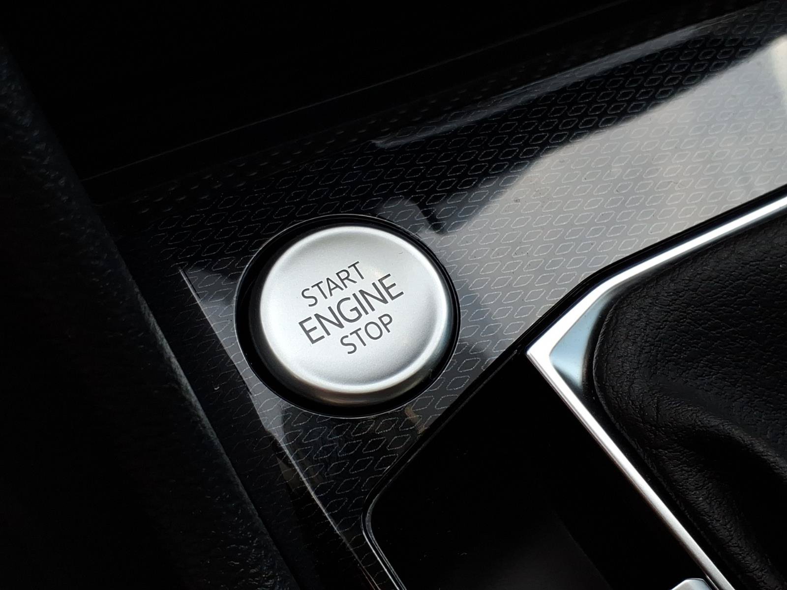 New 2026 Volkswagen Taos SE FWD image 20