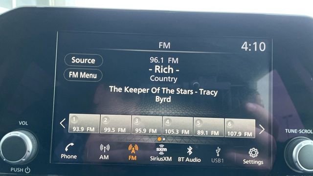 Used 2024 Nissan Pathfinder S image 16