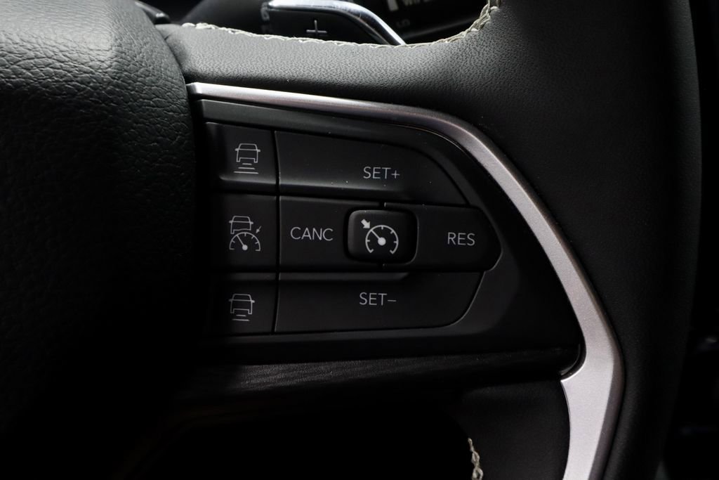 Used 2024 Jeep Grand Cherokee Altitude image 30