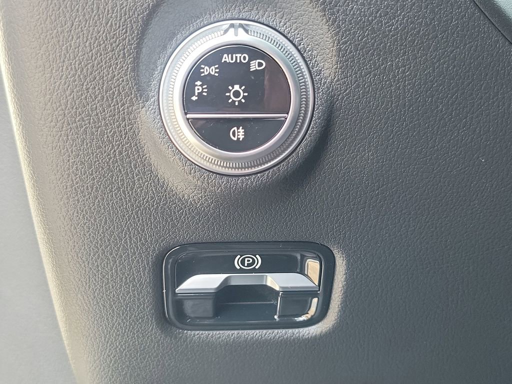 Used 2023 Mercedes-Benz C 300 Sedan image 18