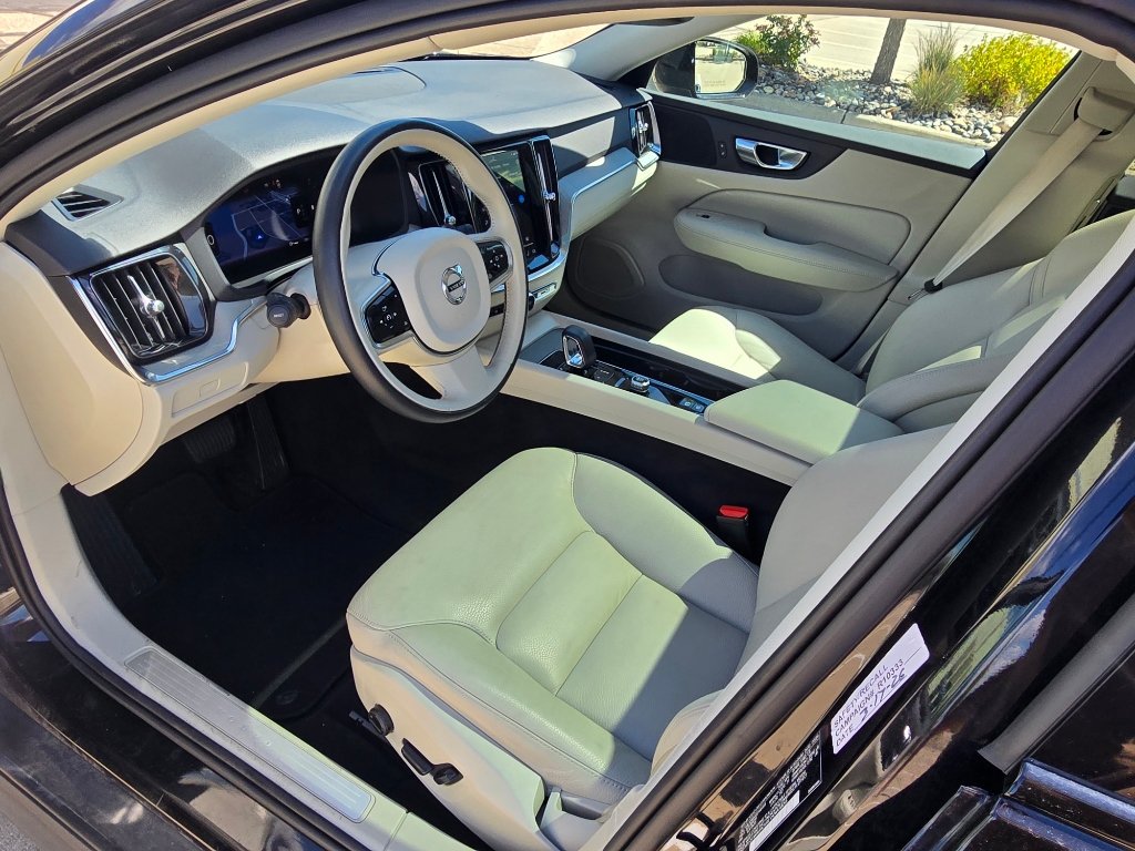 Used 2025 Volvo V60 B5 Cross Country Plus AWD/4WD image 25
