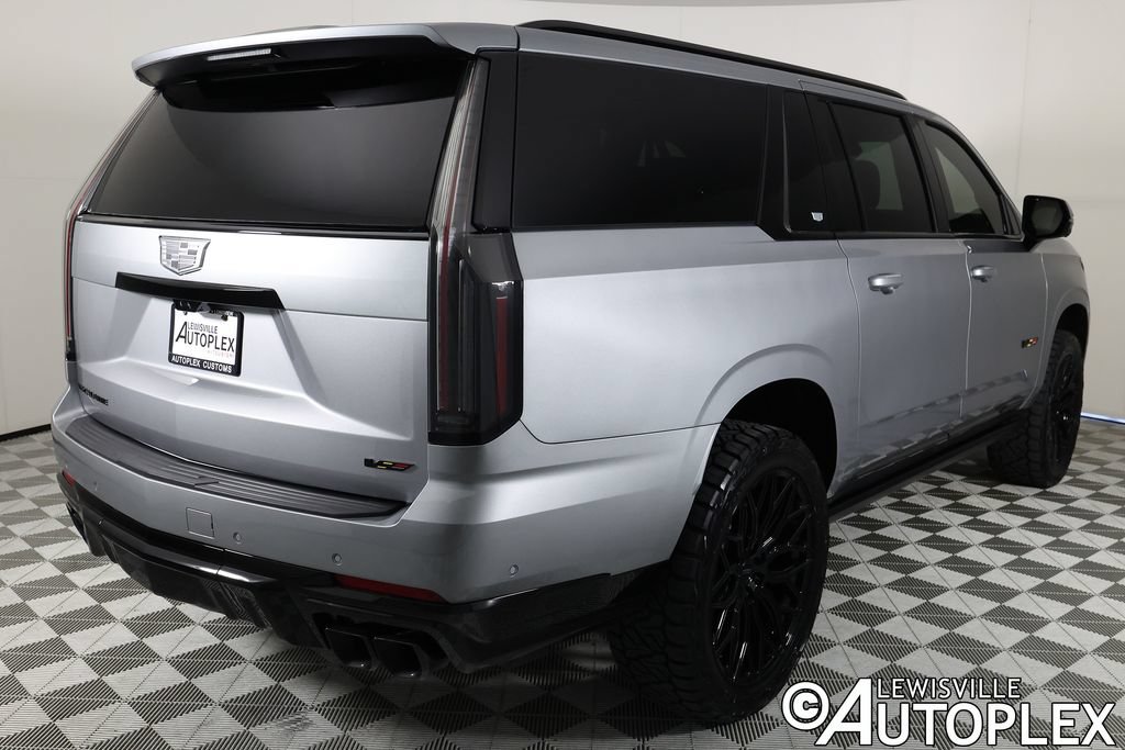 Used 2026 Cadillac Escalade ESV V w/ LPO, ONYX Package AWD/4WD image 5