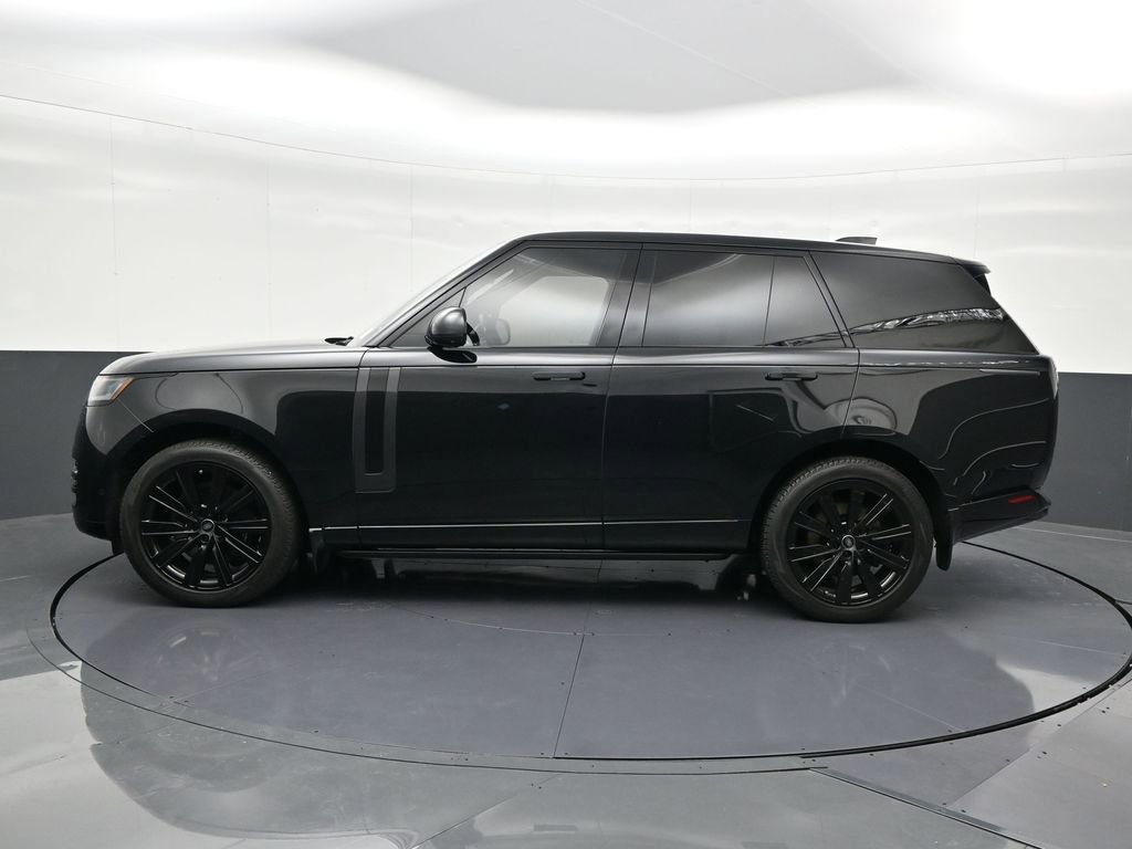 Used 2023 Land Rover Range Rover SE image 2