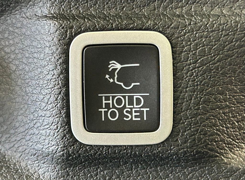 Used 2024 Jeep Grand Cherokee L Laredo image 15