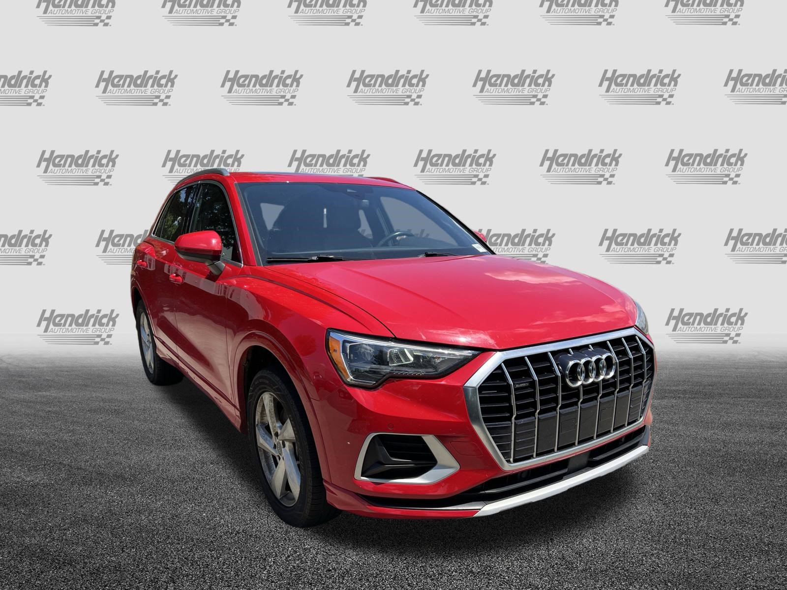 Used 2020 Audi Q3 2.0T Premium w/ Convenience Package AWD/4WD image 2