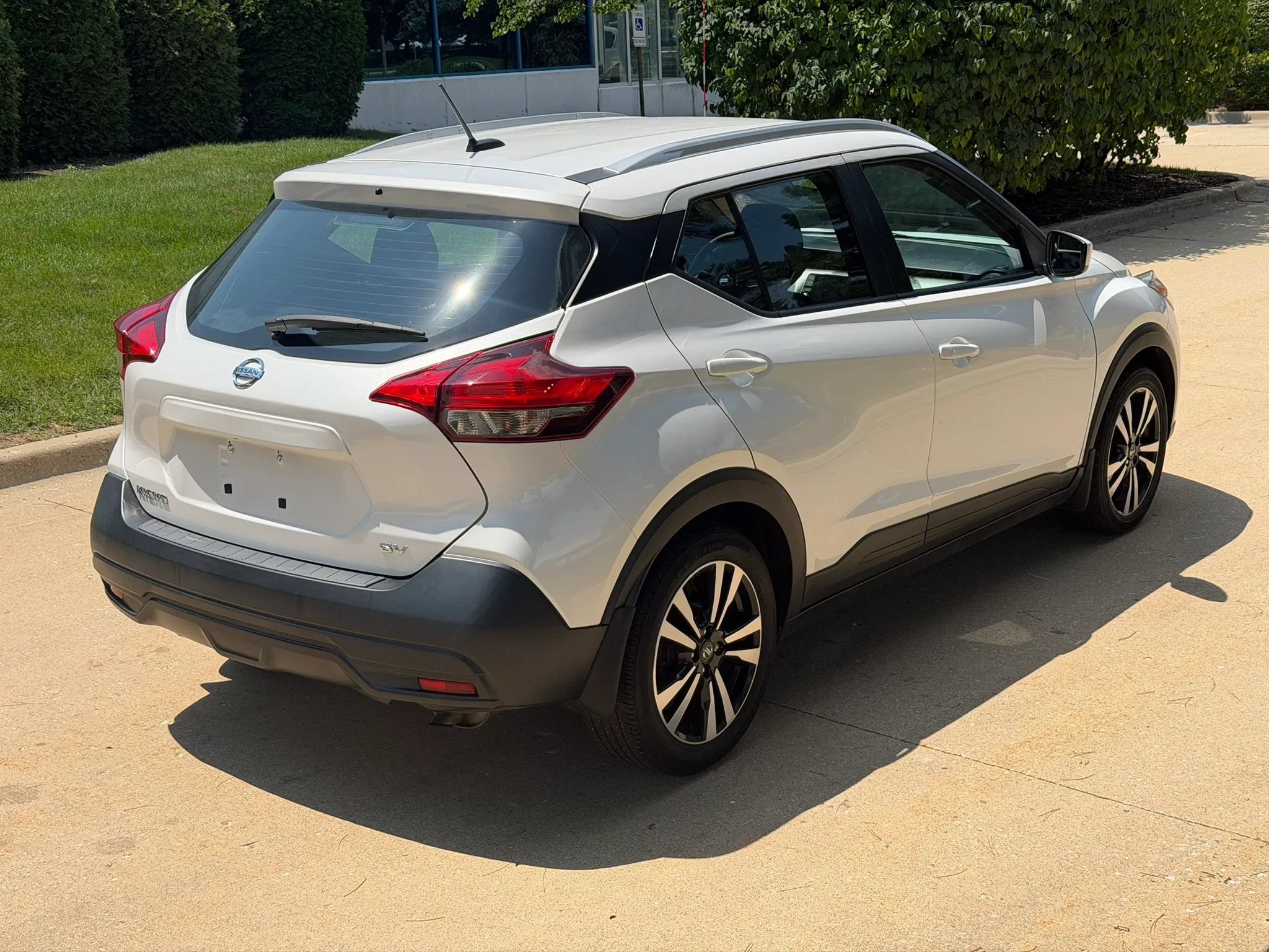 Used 2018 Nissan Kicks SV FWD image 5