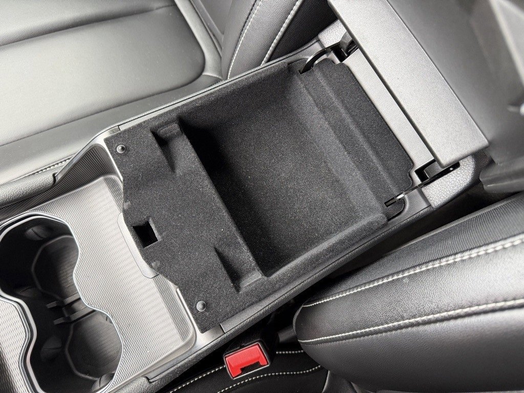 Used 2024 Jeep Grand Cherokee L Limited w/ Black Appearance Package image 26