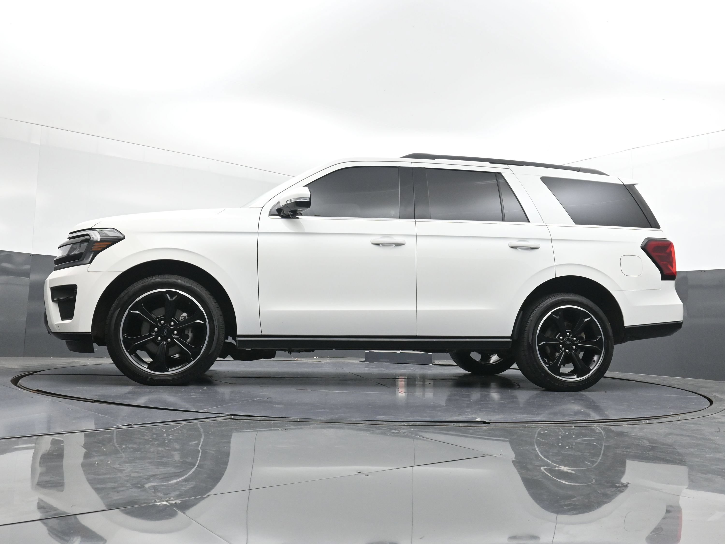 Used 2023 Ford Expedition Limited RWD image 29