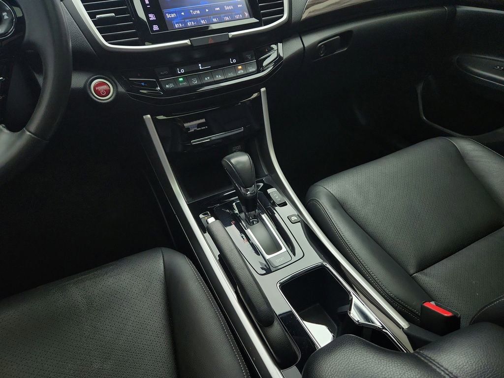 Used 2017 Honda Accord Touring image 15