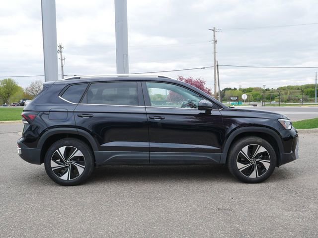 Used 2025 Volkswagen Taos SE AWD/4WD image 8