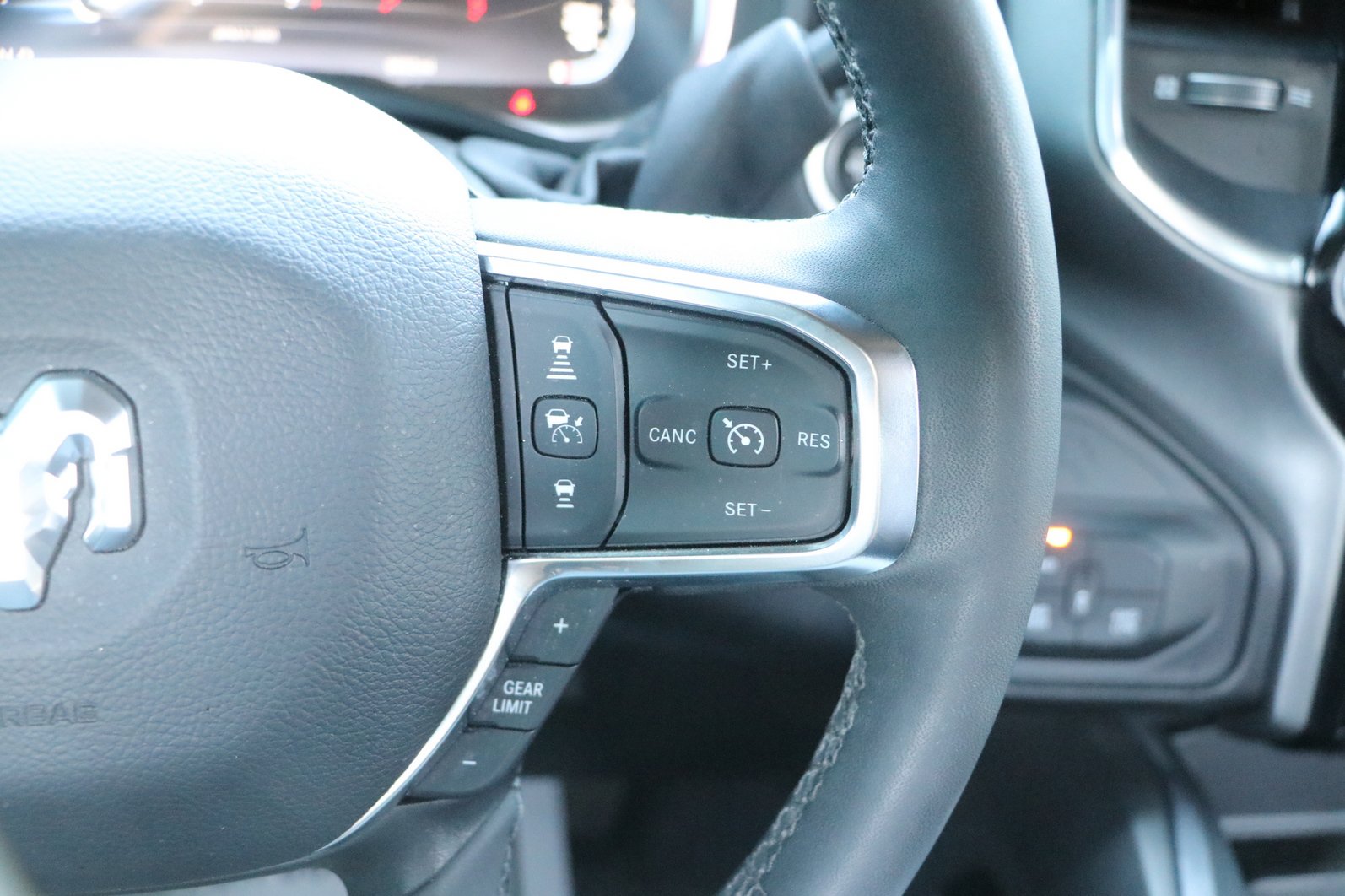 Used 2025 RAM 3500 Laramie AWD/4WD image 20