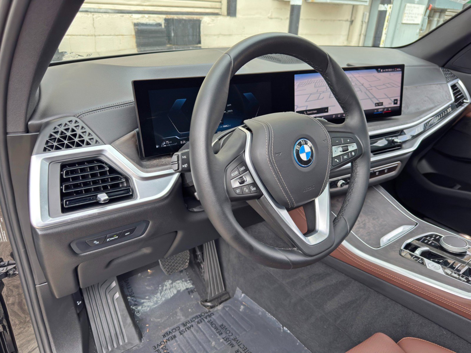 Used 2024 BMW X5 xDrive50e w/ Parking Assistance Package AWD/4WD image 14