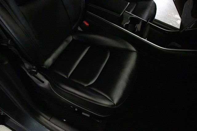Used 2020 Tesla Model Y Long Range image 17