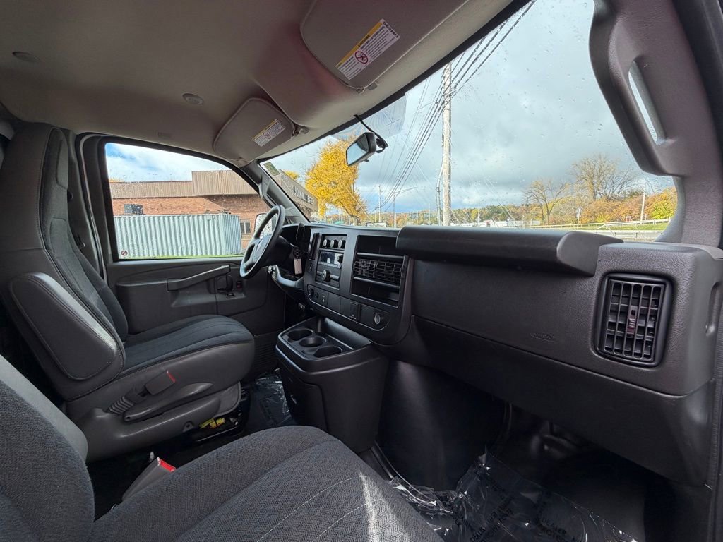 Used 2024 GMC Savana 2500 w/ Driver Convenience Package image 12