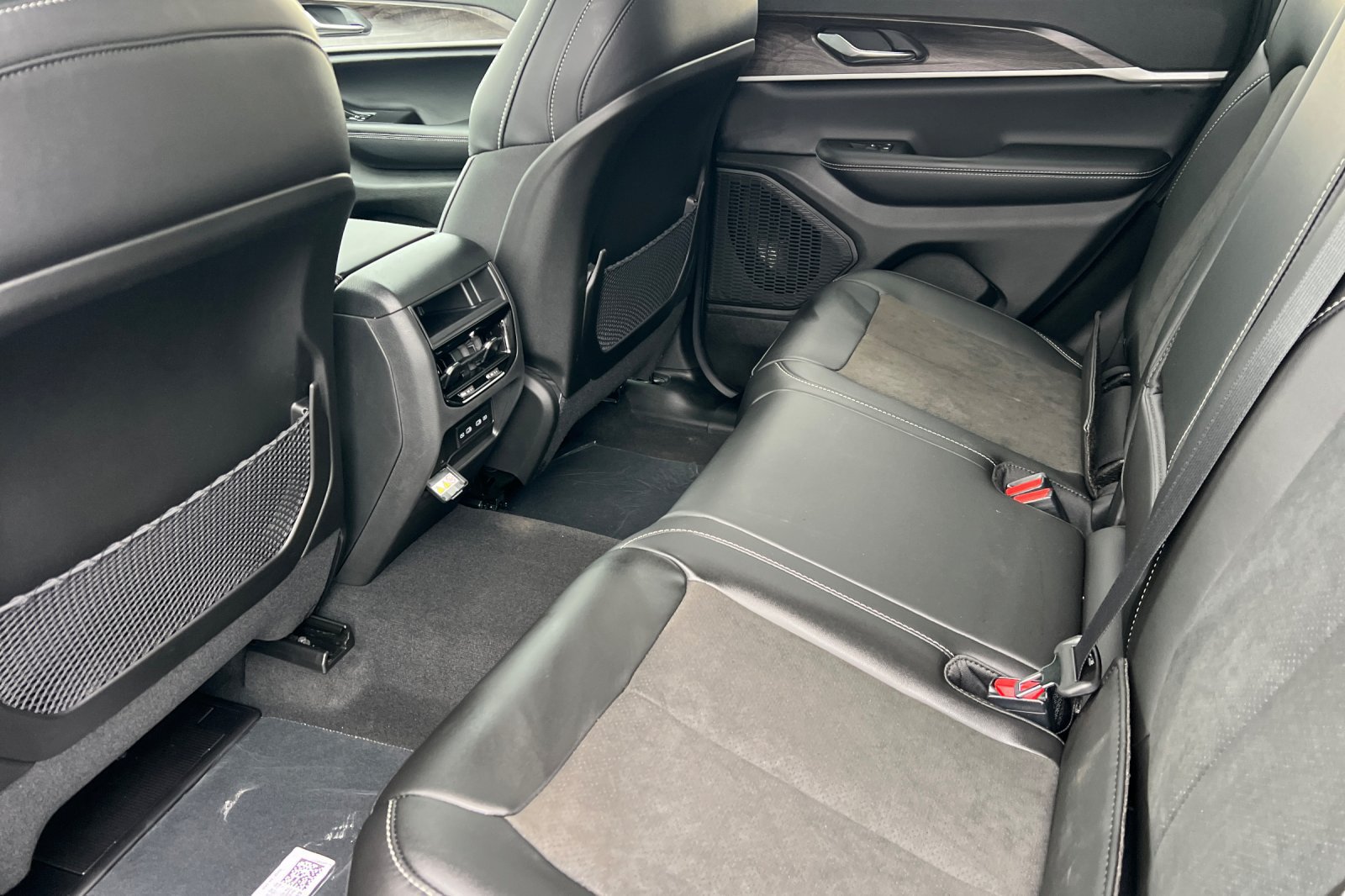 New 2026 Jeep Grand Cherokee Altitude AWD/4WD image 10