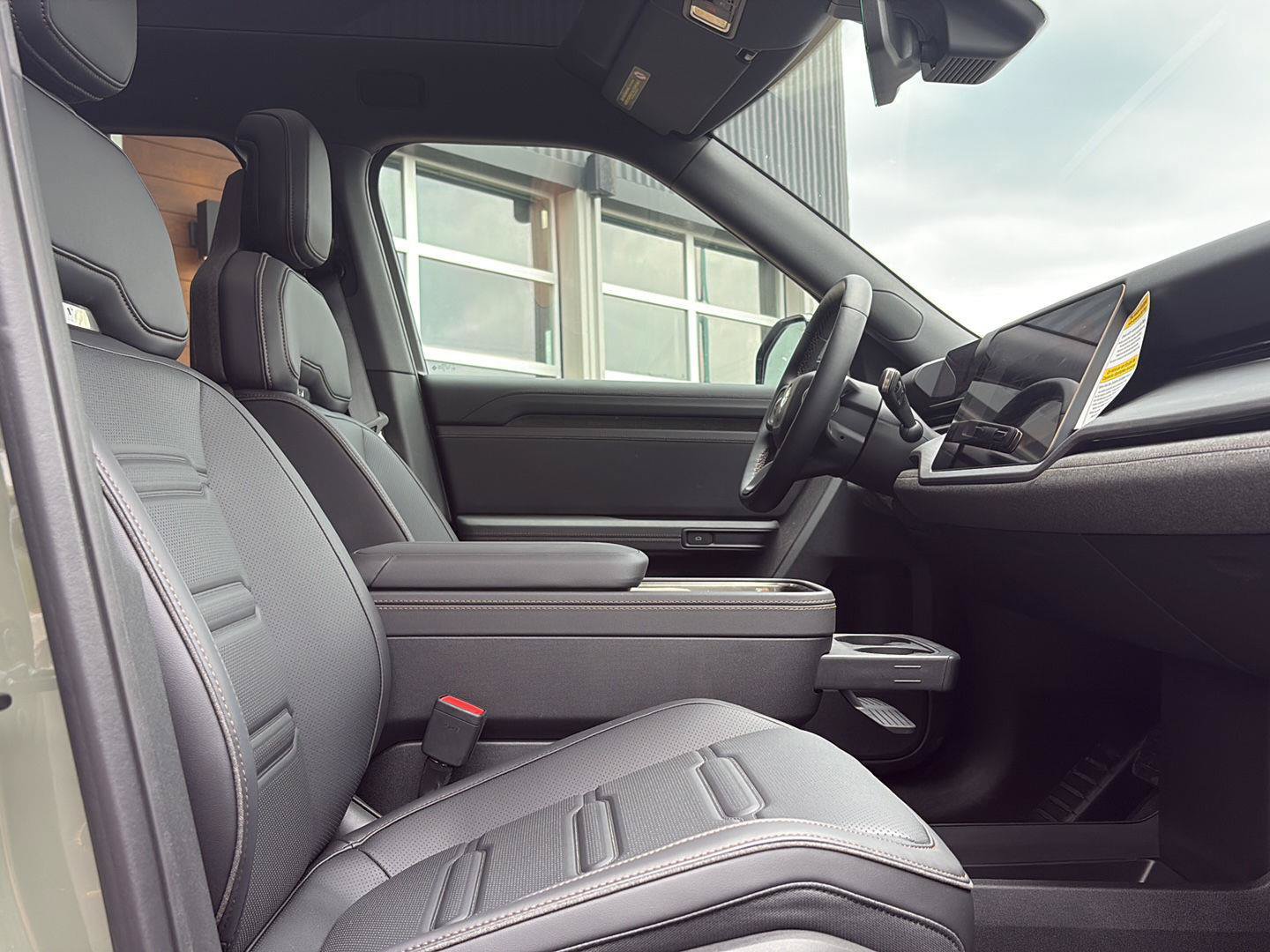 Used 2027 Rivian R2 Performance AWD/4WD image 13