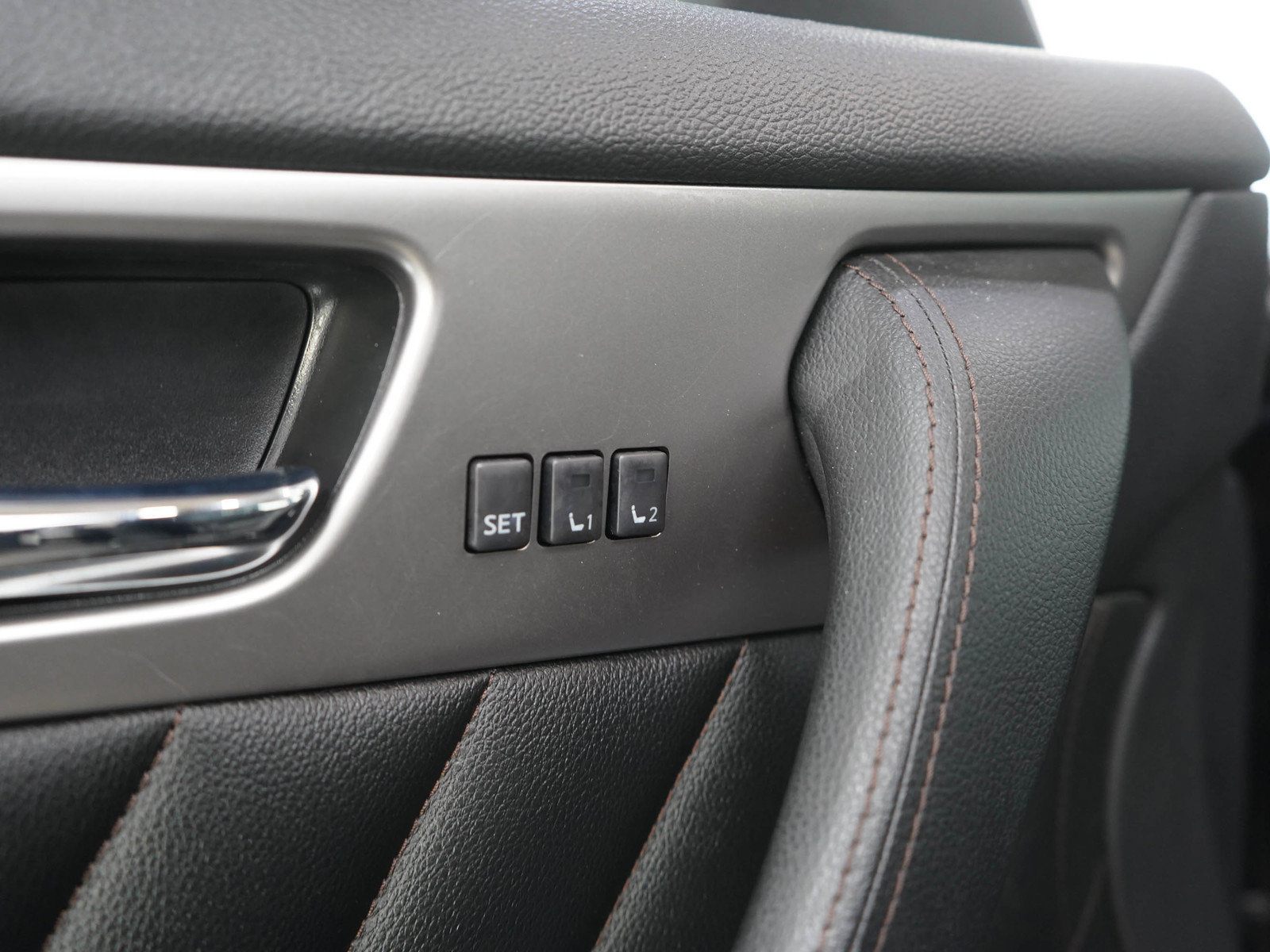 Used 2014 INFINITI QX70 AWD w/ Premium Package image 21