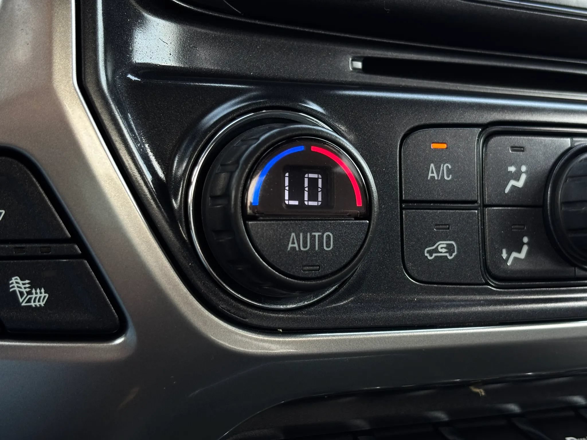 Used 2015 Chevrolet Silverado 2500 LTZ w/ Duramax Plus Package AWD/4WD image 39