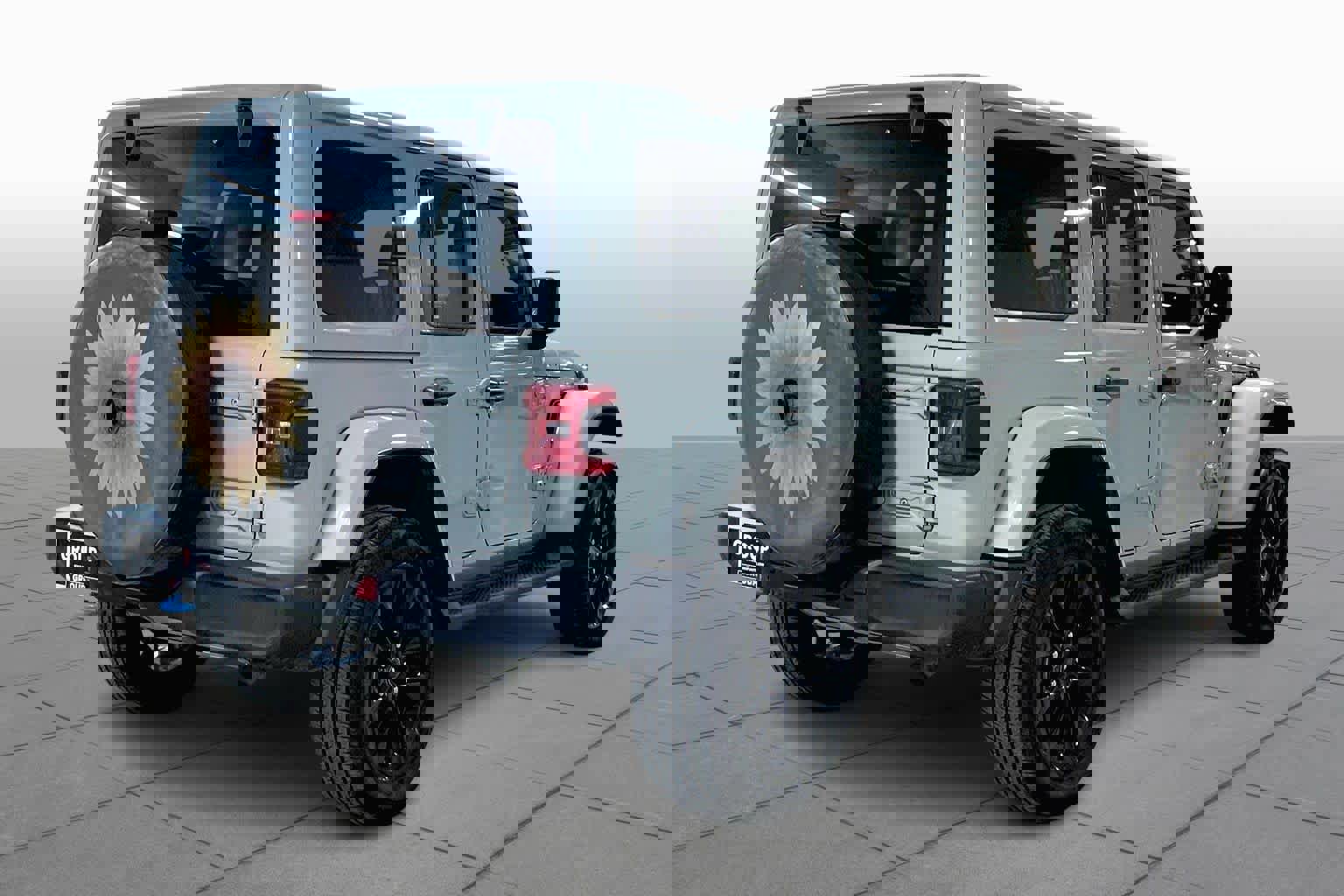 Used 2024 Jeep Wrangler Sahara w/ Technology Group image 12