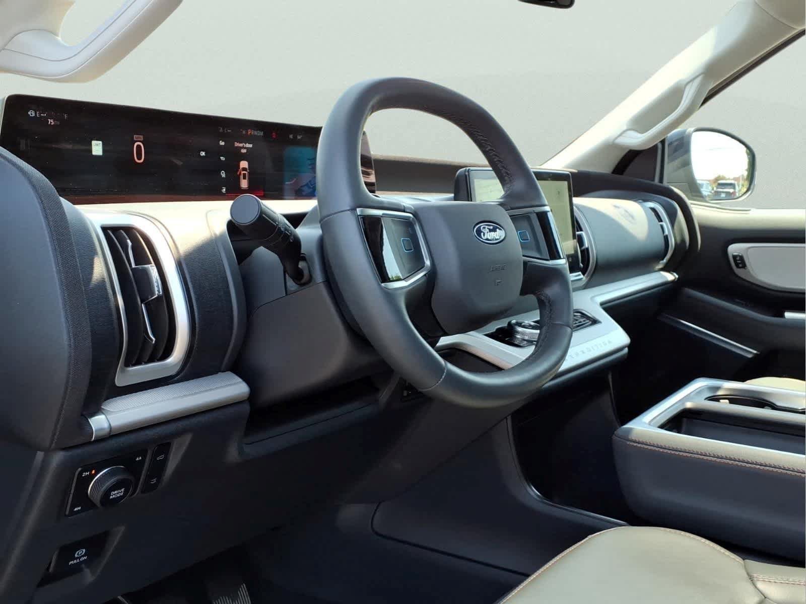Used 2025 Ford Expedition Active AWD/4WD image 15