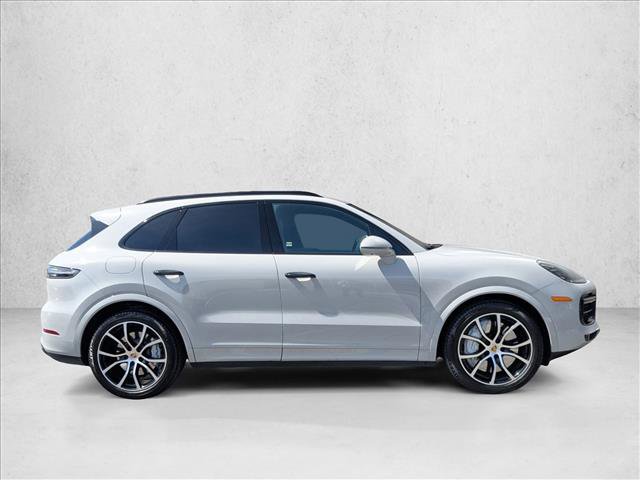 Used 2022 Porsche Cayenne Turbo image 4