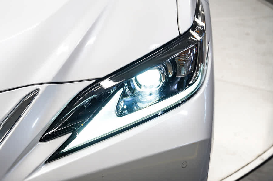 Used 2024 Lexus ES 300h w/ Premium Package FWD image 7