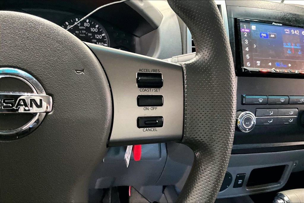 Used 2010 Nissan Frontier SE image 12