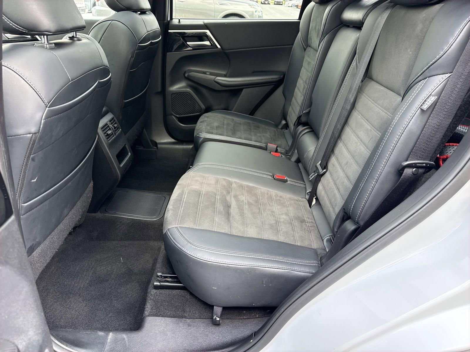 Used 2024 Mitsubishi Outlander Ralliart AWD/4WD image 28