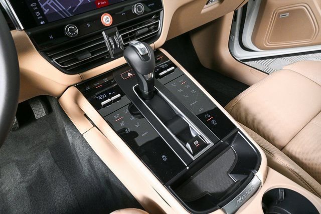Certified 2026 Porsche Macan image 18