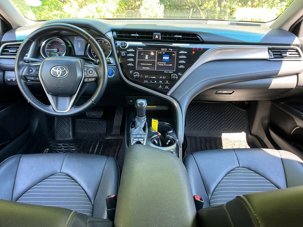 Used 2020 Toyota Camry SE w/ Sunroof Package FWD image 13