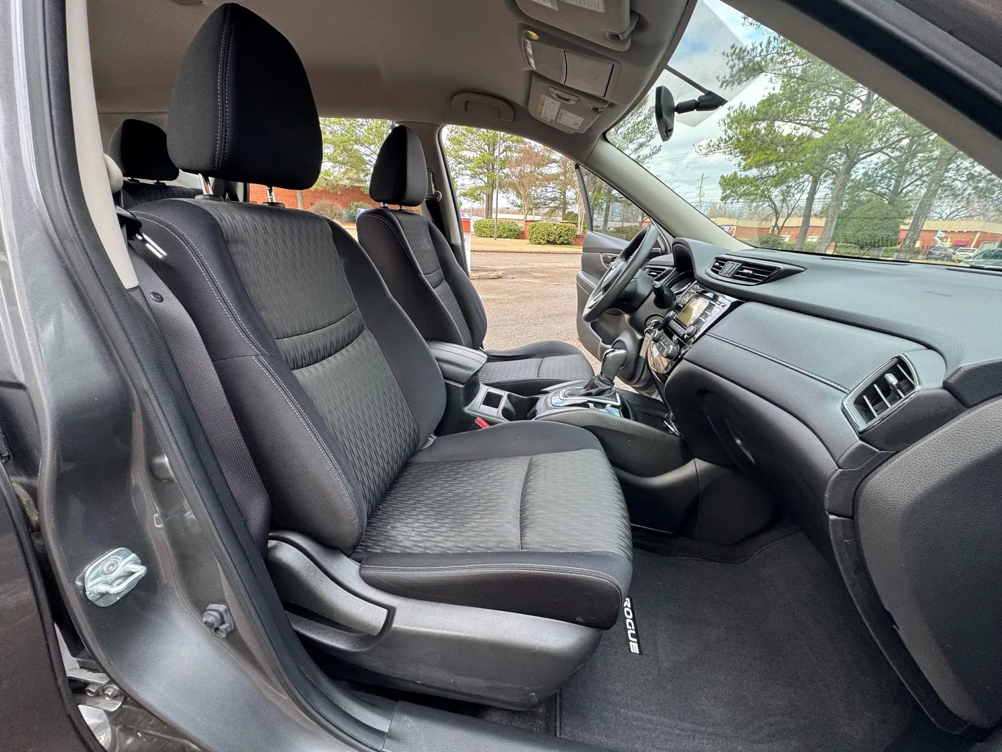 Used 2017 Nissan Rogue S image 12