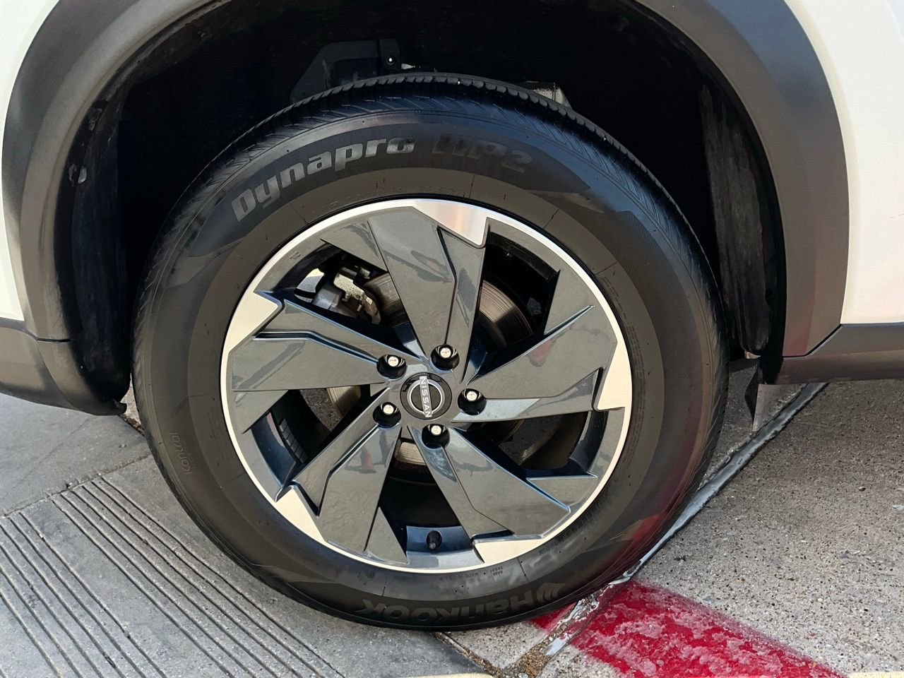 Used 2025 Nissan Rogue SV image 9