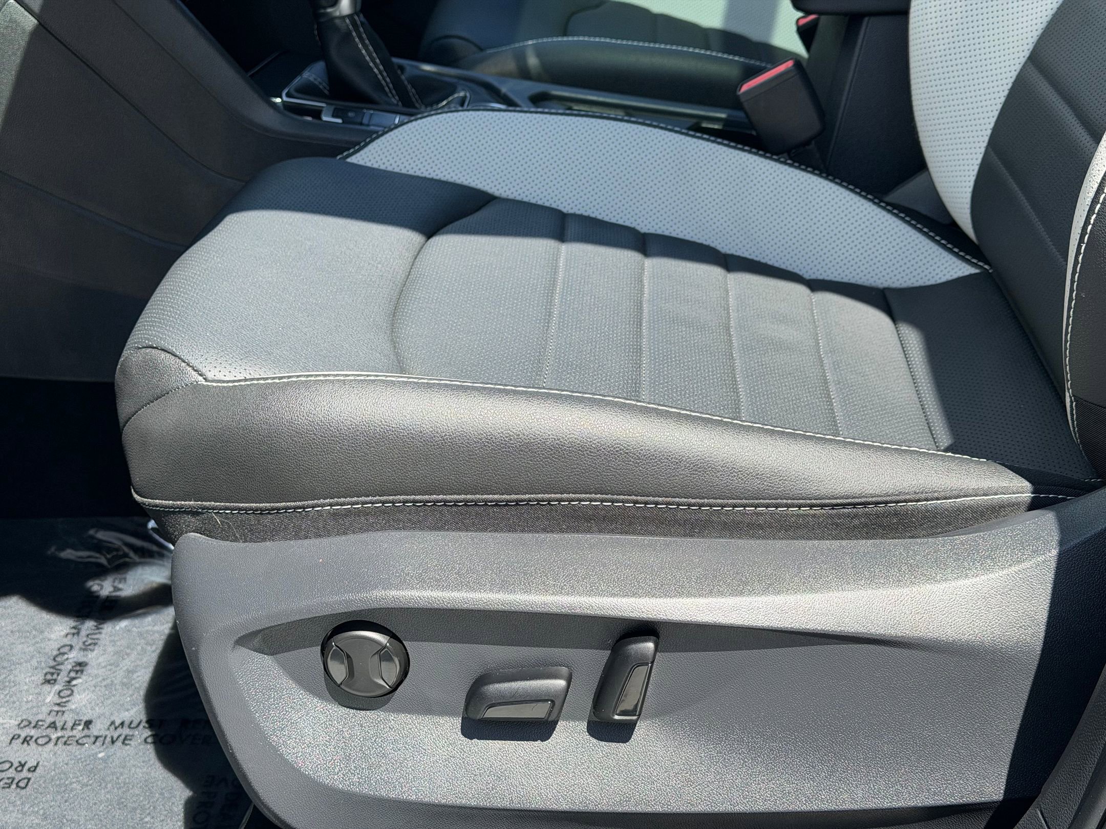 Used 2025 Volkswagen Taos SEL AWD/4WD image 26